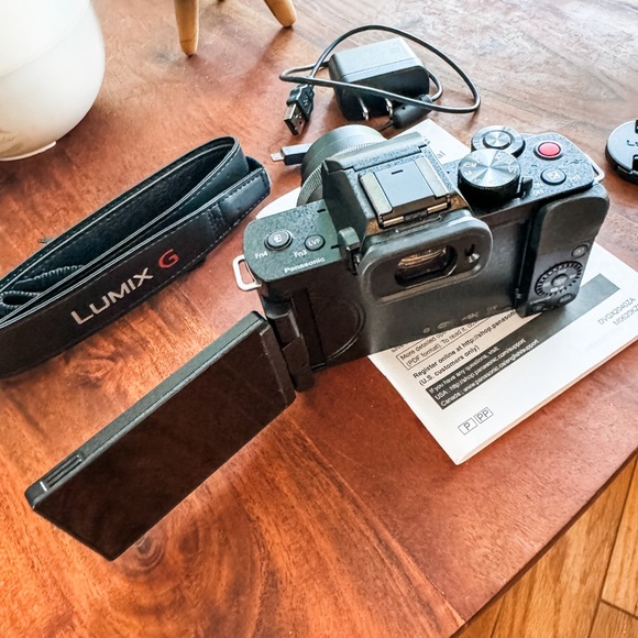 Panasonic LUMIX G100 4k Mirrorless Camera for Photo and Video, with 12-32mm Lens - Picture 9 of 10